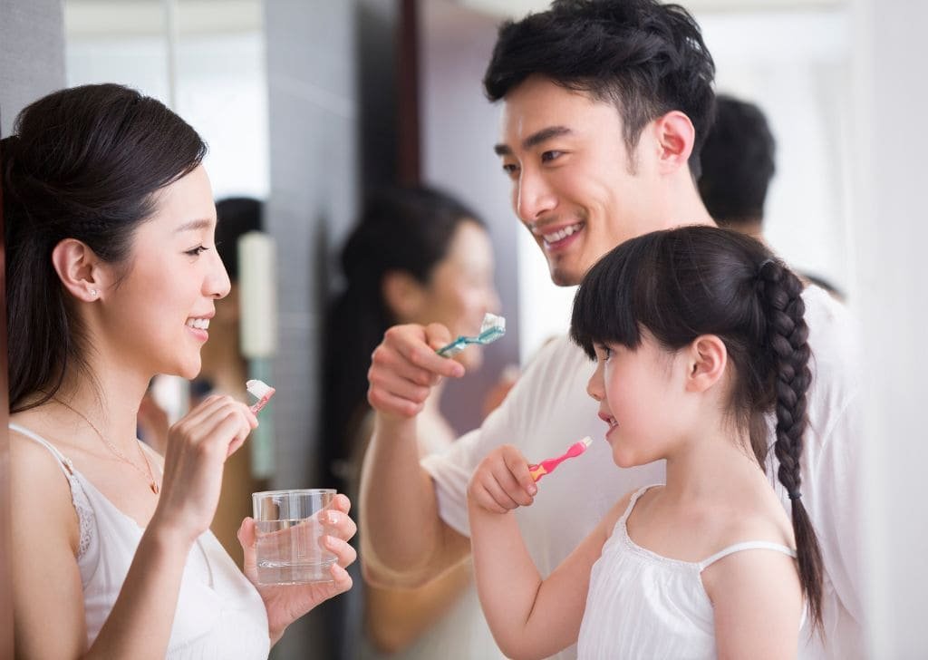 Tooth pain when eating can be avoided by having a proper oral hygiene. 