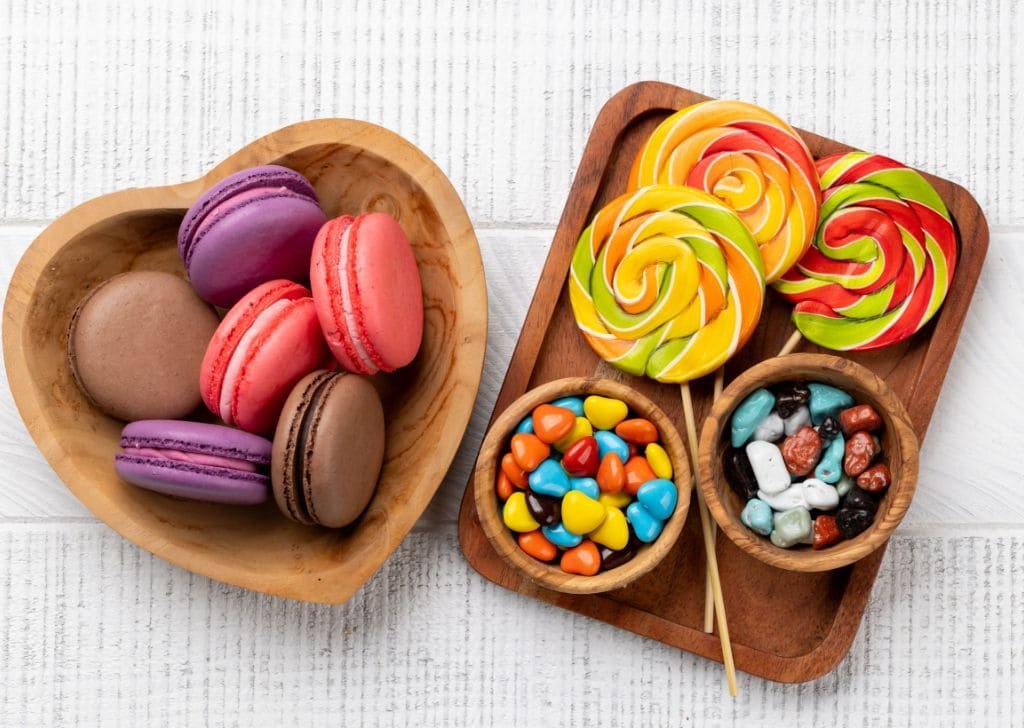 Sweets usually cause tooth pain when eating. 